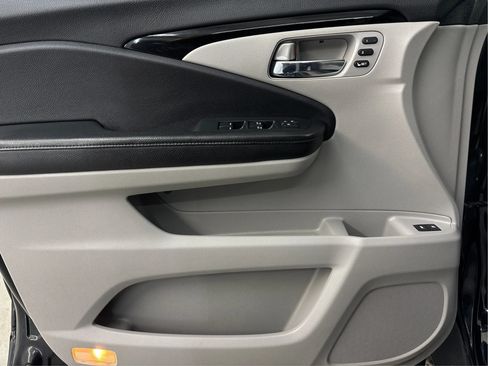 Used 2016 Honda Pilot Touring image 25