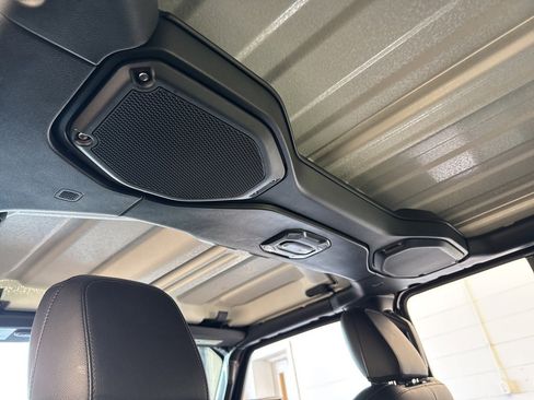 Used 2022 Jeep Wrangler Unlimited Sahara w/ Cold Weather Group image 38