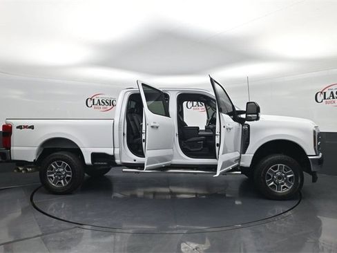 Used 2024 Ford F250 Lariat image 32