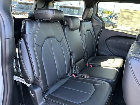 New 2026 Chrysler Pacifica Select w/ S Appearance Package FWD image 19