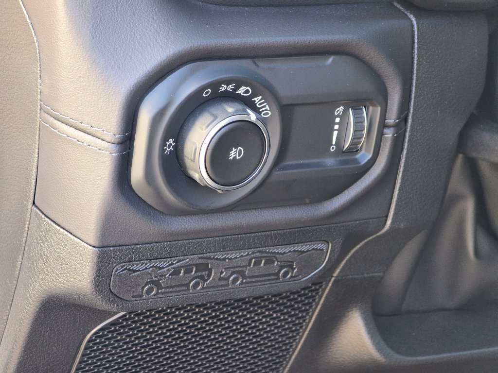 New 2026 Jeep Wrangler Unlimited Sahara AWD/4WD image 34