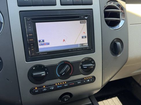 Used 2010 Ford Expedition XLT AWD/4WD image 19