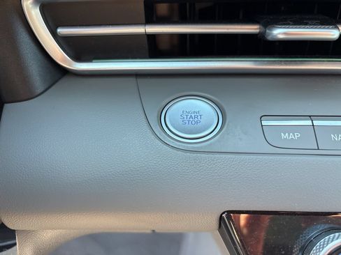 Certified 2024 Hyundai Elantra SEL FWD image 30