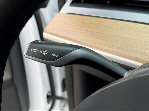 Used 2022 Tesla Model Y Performance image 36