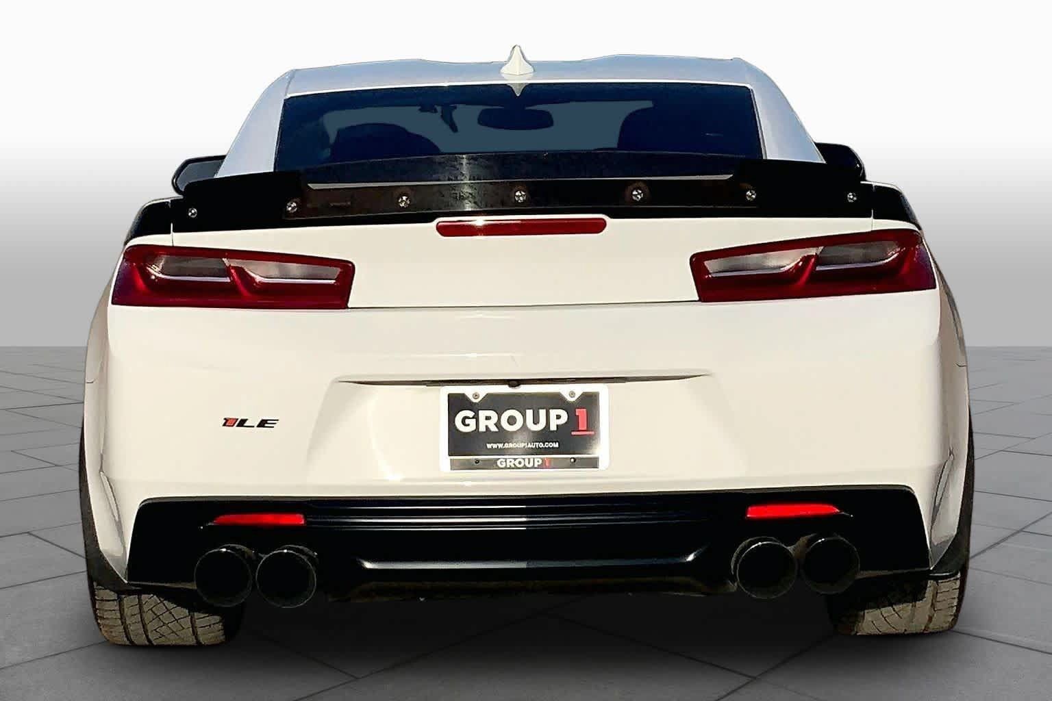 Used 2018 Chevrolet Camaro SS RWD image 4