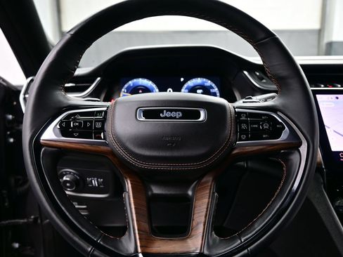 Used 2025 Jeep Grand Cherokee L Summit w/ MOPAR Finishing Package AWD/4WD image 28