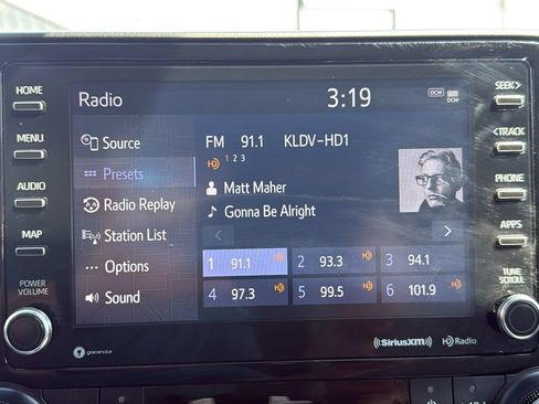 Used 2021 Toyota Highlander XLE AWD/4WD image 25