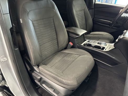 Used 2020 Ford Explorer XLT w/ Comfort Package AWD/4WD image 40