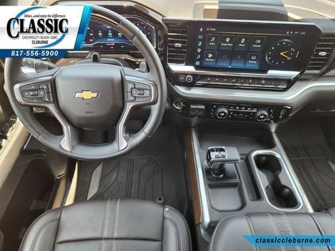 Used 2025 Chevrolet Silverado 1500 High Country AWD/4WD image 3