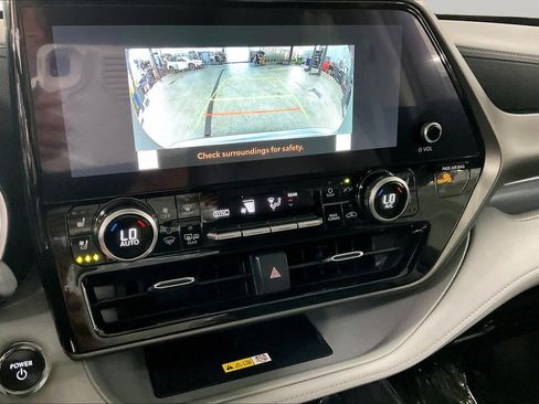 Used 2023 Toyota Highlander Limited AWD/4WD image 27