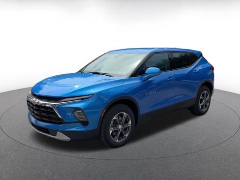 Used 2026 Chevrolet Blazer LT FWD image 4