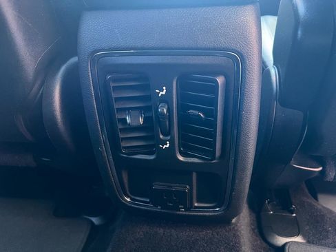 Used 2017 Jeep Grand Cherokee Altitude image 15