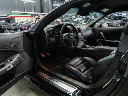 Used 2009 Chevrolet Corvette ZR1 w/ Preferred Equipment Group RWD image 22