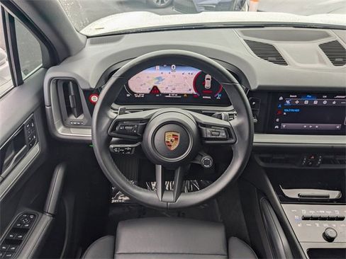 Used 2024 Porsche Cayenne image 17