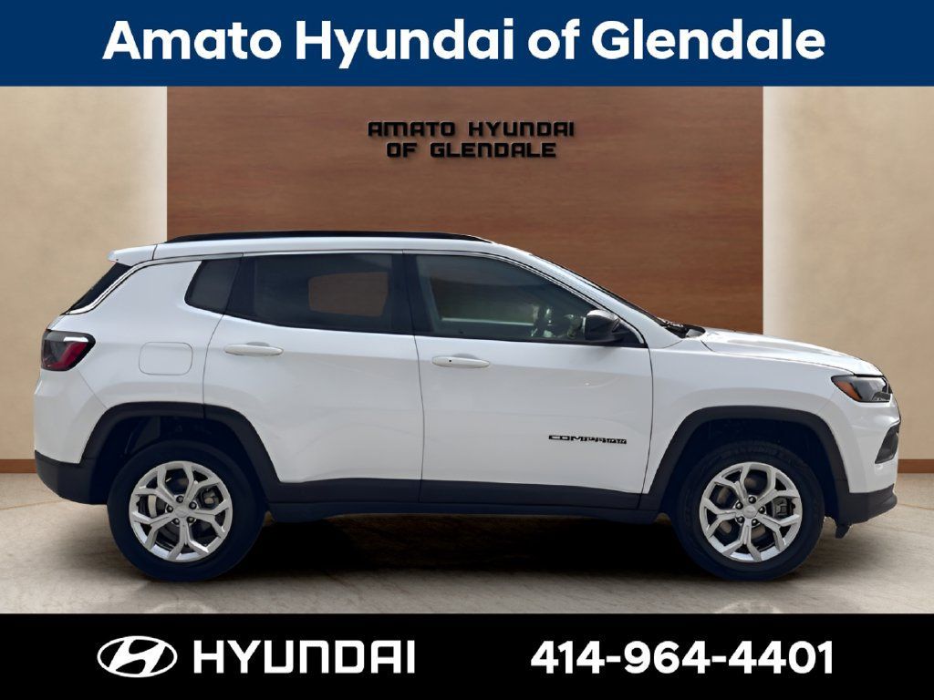 Used 2024 Jeep Compass Latitude AWD/4WD image 1