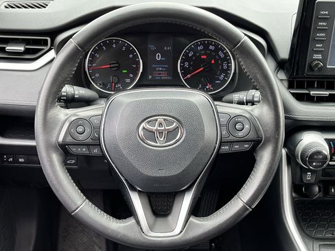 Used 2019 Toyota RAV4 XLE Premium FWD image 11