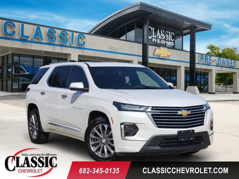 Used 2023 Chevrolet Traverse Premier FWD image 1