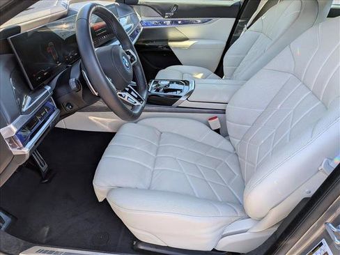 Used 2025 BMW i7 M70 AWD/4WD image 17