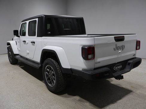 Used 2021 Jeep Gladiator Overland AWD/4WD image 5