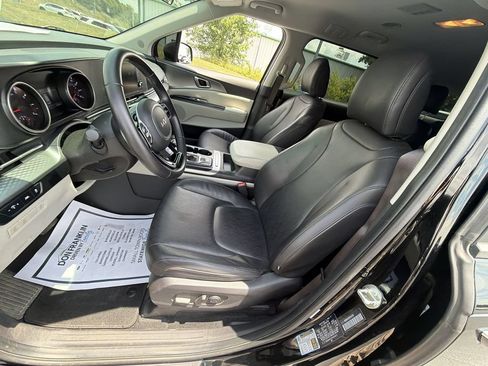 Used 2024 Kia Carnival LX FWD image 15
