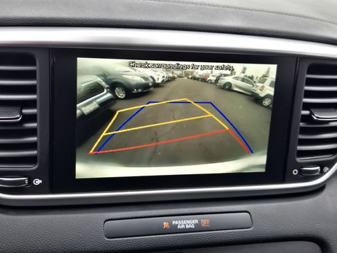 Used 2022 Kia Sportage LX image 18