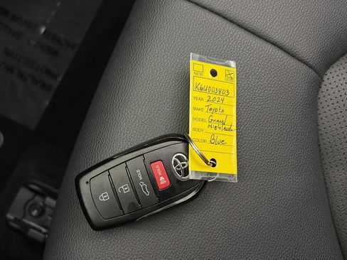 Used 2024 Toyota Grand Highlander AWD image 37