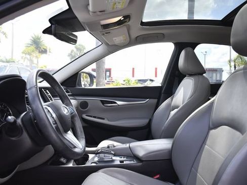 Used 2023 INFINITI QX50 Luxe w/ Accent Package FWD image 21
