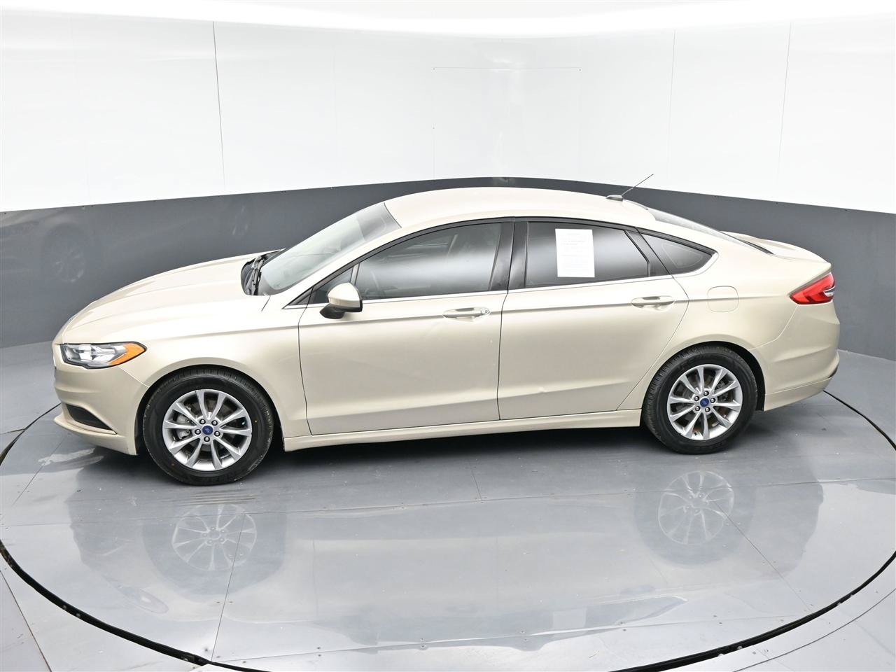 Used 2017 Ford Fusion SE w/ Fusion SE Technology Package FWD image 28