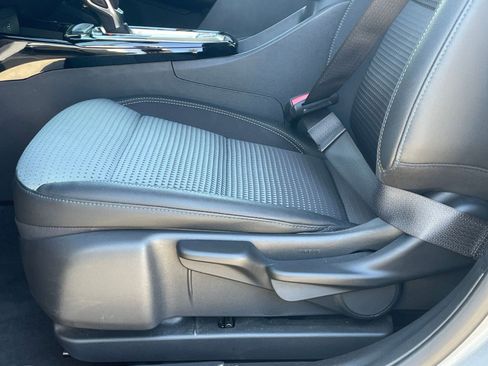 Used 2025 Chevrolet Trax LT w/ LT Convenience Package image 23