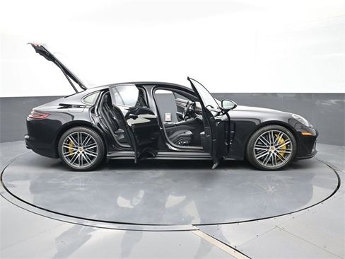 Used 2017 Porsche Panamera Turbo image 33