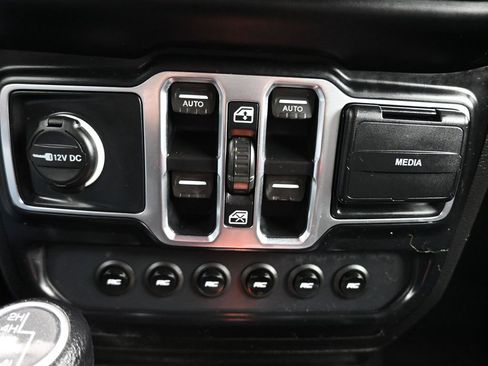 Used 2019 Jeep Wrangler Unlimited Sport S image 18