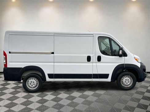 Used 2025 RAM ProMaster 2500 w/ Convenience Group FWD image 2