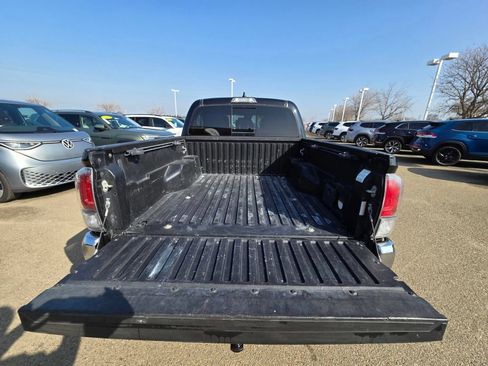 Used 2020 Toyota Tacoma TRD Off-Road AWD/4WD image 10