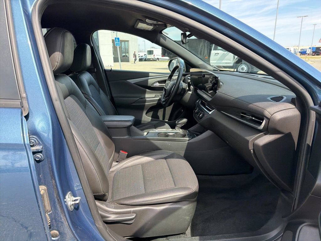 Used 2024 Buick Envista Sport Touring w/ Convenience I Package FWD image 20