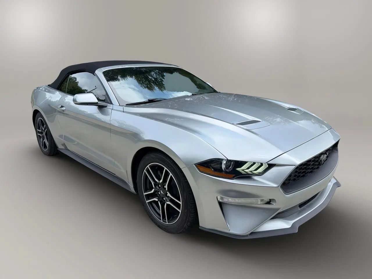 Used 2021 Ford Mustang Premium RWD image 8