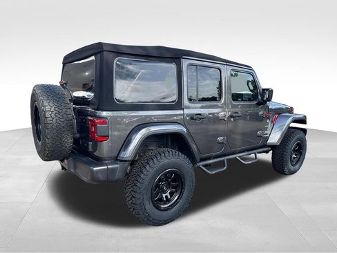 Used 2018 Jeep Wrangler Unlimited Sahara AWD/4WD image 7