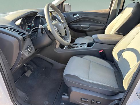 Used 2017 Ford Escape SE w/ Equipment Group 201A image 8