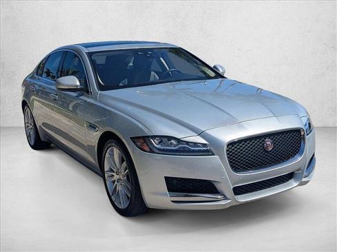 Used 2018 Jaguar XF Prestige image 7