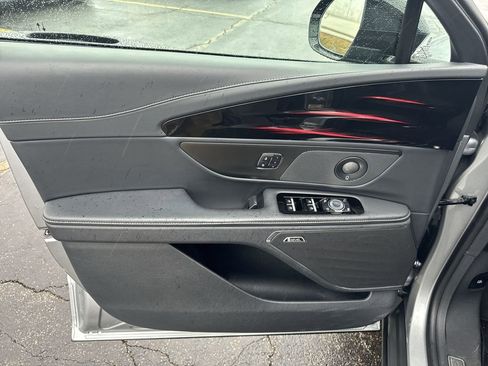 Used 2024 Lincoln Nautilus Reserve w/ Equipment Group 202A image 23