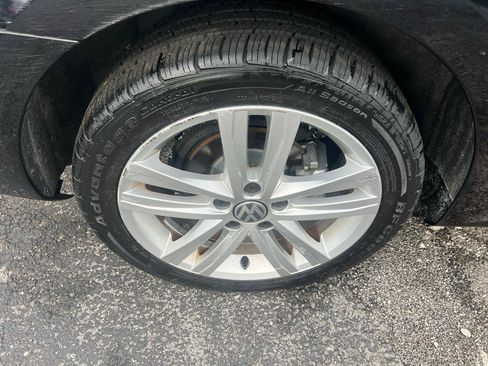 Used 2017 Volkswagen Jetta SEL FWD image 24