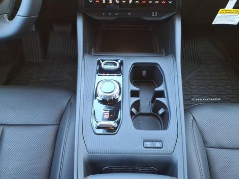 New 2026 Jeep Cherokee Limited image 24