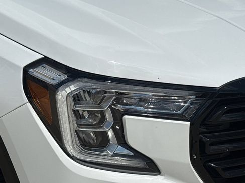 Used 2022 GMC Terrain SLT w/ Elevation Edition FWD image 4