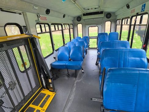 Used 2006 Ford E-450 and Econoline 450 RWD image 11