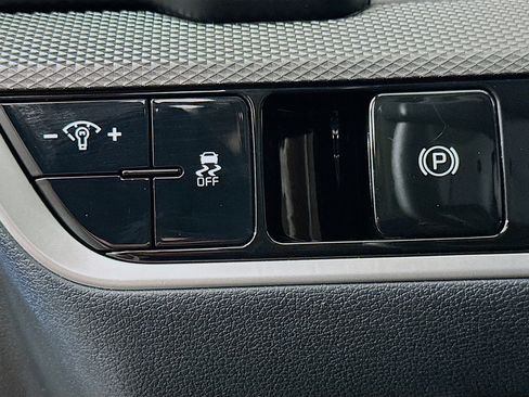 Used 2025 Kia Sportage LX image 17