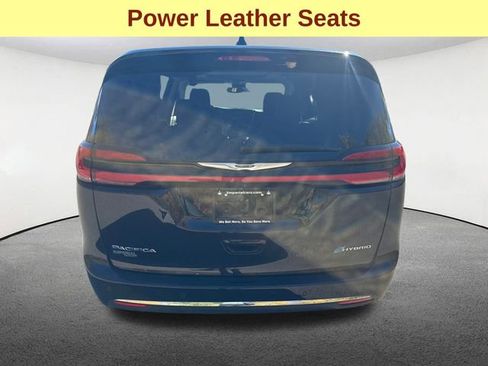 Used 2023 Chrysler Pacifica Limited image 10