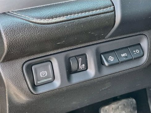 Used 2023 GMC Acadia SLT w/ Technology Package AWD/4WD image 10