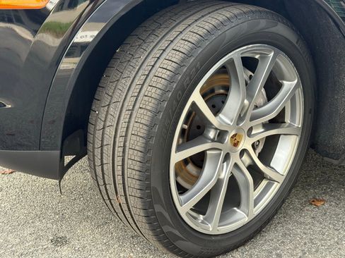 Used 2023 Porsche Cayenne image 19