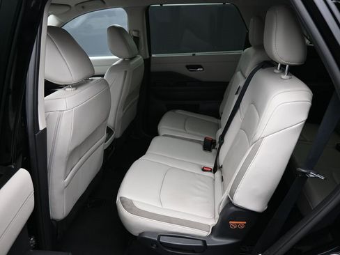 Used 2024 Nissan Pathfinder SL image 13