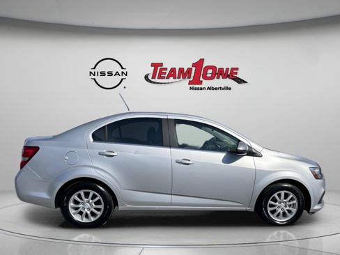Used 2018 Chevrolet Sonic LT w/ Convenience Package FWD image 9