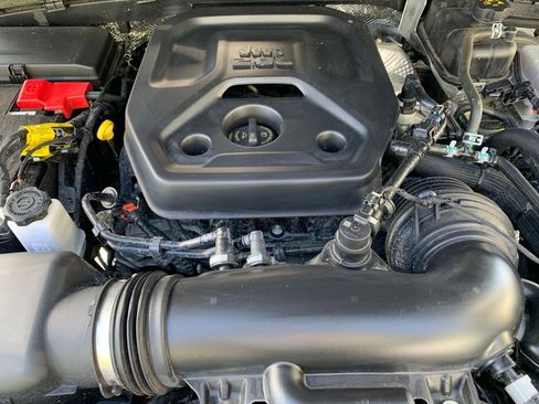 Used 2025 Jeep Wrangler Sport S image 31